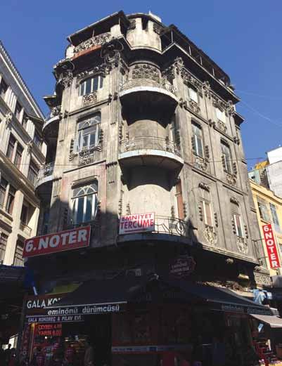 Mimarın 1900-1905 yılları arasında tasarladığı ve son ahşap yapısı olma özelliğini taşıyan Ahmet Ratip Paşa Konağı nın Art Nouveau üslubunda oluşuyla Vlora Han ın özenli Art Nouveau iç mekânları,