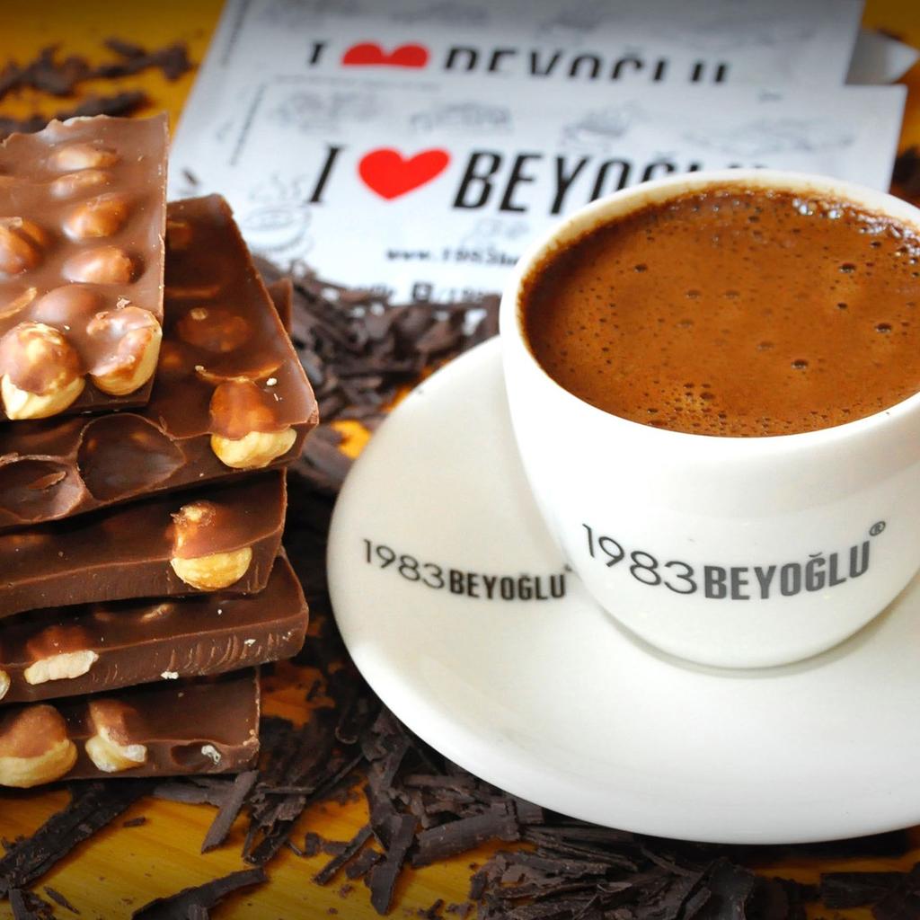 NEDEN? 1983BE YOĞLU R Beyoğlu çikolatası ve Beyoğlu kahvesi geleneksel bir lezzettir. Beyoğlu çikolatasının bilinirliğinin yaygın olması.