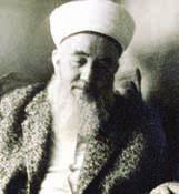 MEHMED ZAHİD KOTKU 1897 Bursa doğumludur. İstanbul İskenderpaşa Camii nde imam hatiplik yapmıştır. 1980 li yıllardan itibaren siyasete damgasını vuran birçok şahsiyet yetiştirmiştir.