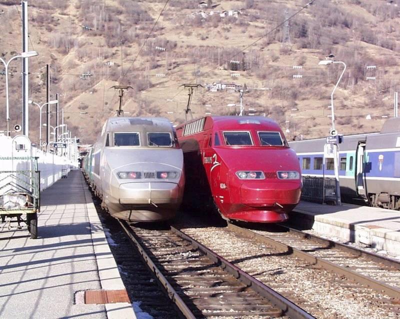 Trafik cetvellerindeki buluģma ve öne geçme bölümlerine buluģma yapan, öne geçen ve önüne geçilen trenler nöbetçi hareket memuru tarafından yalnız tren numaraları yazılarak imzalanır. 3.3.2.