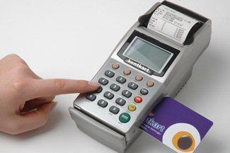 Kart dolum makineleri Kart dolum makineleri kontaksız kartlara kredi yüklemesi yapmaya yarar. Kart yükleme cihazları, Ģehrin toplu taģıma duraklarının yakınlarındaki bayilerde bulunur.