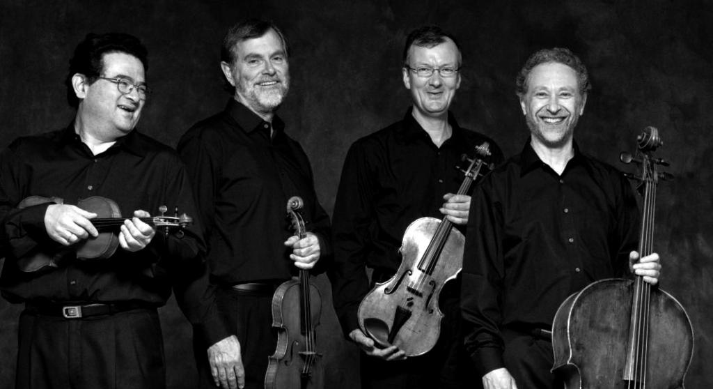 Endellion String Quartet Andrew Watkinson, Ralph de Souza, Garfield Jackson, David Waterman Endellion, dünyanın en iyi dörtlülerinden biri olarak biliniyor. Grubun kurucu üyelerinden üçü, 37.