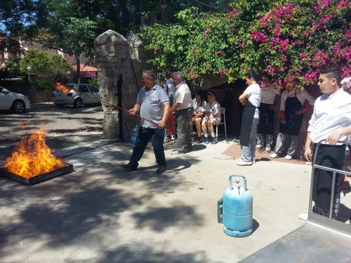 konuları içermektedir. Eğitimler iç ve dış kaynaklı olarak sürdürülmektedir.