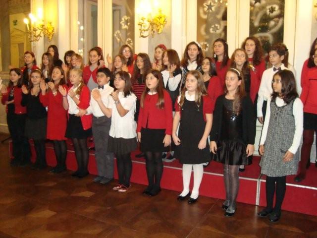 ALD YENĠ YIL PARTĠSĠ Avusturya Liseliler Derneği nin geleneksel yeni yıl partisi 18 Aralık Cumartesi akģamı Büyük Kulüp te gerçekleģti.