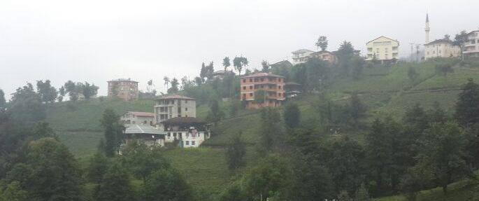 sürecinin başladığı bilinmektedir. Trabzon kırsalında 1500 lü yılların sonlarına kadar Müslüman nüfusun giderek artmasına bağlı olarak önceleri mescitlerin inşa edildiği, 18.