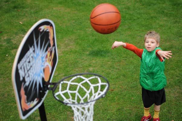 m Spor Kısa poz süreleri dinamik spor fotoğraflarındaki hareketi dondururak ana konunun net bir