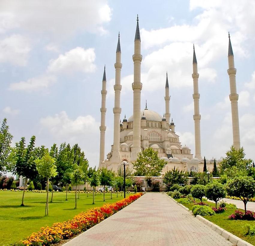 6 minaredeki toplam 16 şerefe: Tarih boyunca kurulmuş 16 Türk devleti Toplam