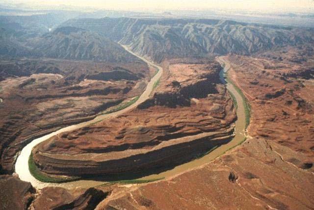 MADEN YATAKLARIN OLUŞUM SÜREÇLERİ - YÜZEYSEL ORTAMLAR Alüviyal (akarsu yatağı tipi) Plaser Yatakları Bu