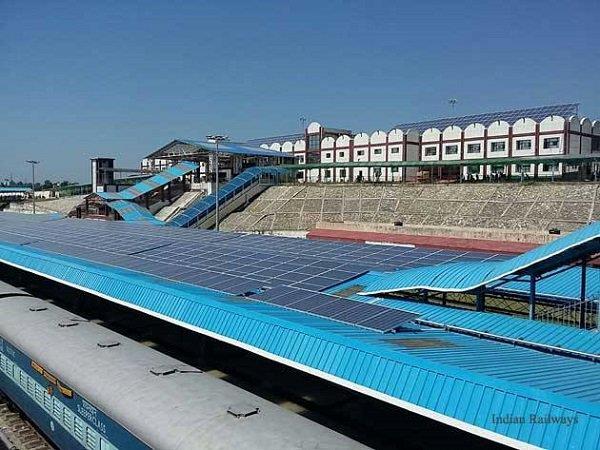 DÜNYA DA MEVCUT DURUM Güneş Hindistan da en ucuz enerji kaynağı oldu Ülkede güneş elektriği alım fiyatları 4,4 dolar-sente geriledi Ülkenin Madhya Pradesh eyaletinde 10 Şubat 2017 tarihinde her biri