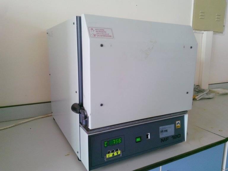 NÜVE MF-120 KÜL FIRINI TEKNİK ÖZELLİKLER Sıcaklık çalışma sınırları : 600ºC / 1200ºC Sıcaklık hissedicisi : Ni-CrNi Termostat ayar hassasiyeti : 1ºC Termostat çalışma hassasiyeti : ±2 ºC Termometre