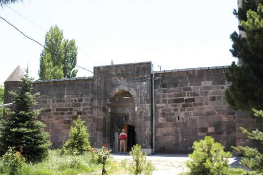 Kaynakça: Sadi Dilaver, Bünyan Ulu Camii-Erbaa/ Akçaköy (Fidi) Silahdar Ömer Paşa Camii, Sanat Tarihi Yıllığı, S.2 (1968), s.184.