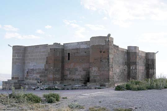 bir Selçuklu ve Gıyaseddin Keyhüsrev dönemi yapısı olan eserin hangi amaçla yapıldığı ve neden Keyhüsrev Köşkü veya Sarayı gibi isimlerle değil de Hızır İlyas adıyla anıldığı da bilinmemektedir.