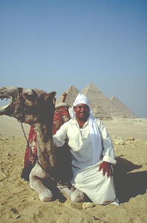 Sayfa 4 Bölüm 2 Firavun Kavramı Eski Mısır' da hükümdara Firavun adı verilirdi. Firavun, Yukarı (güney) ve Aşağı (kuzey) Mısır ın hükümdarıydı.