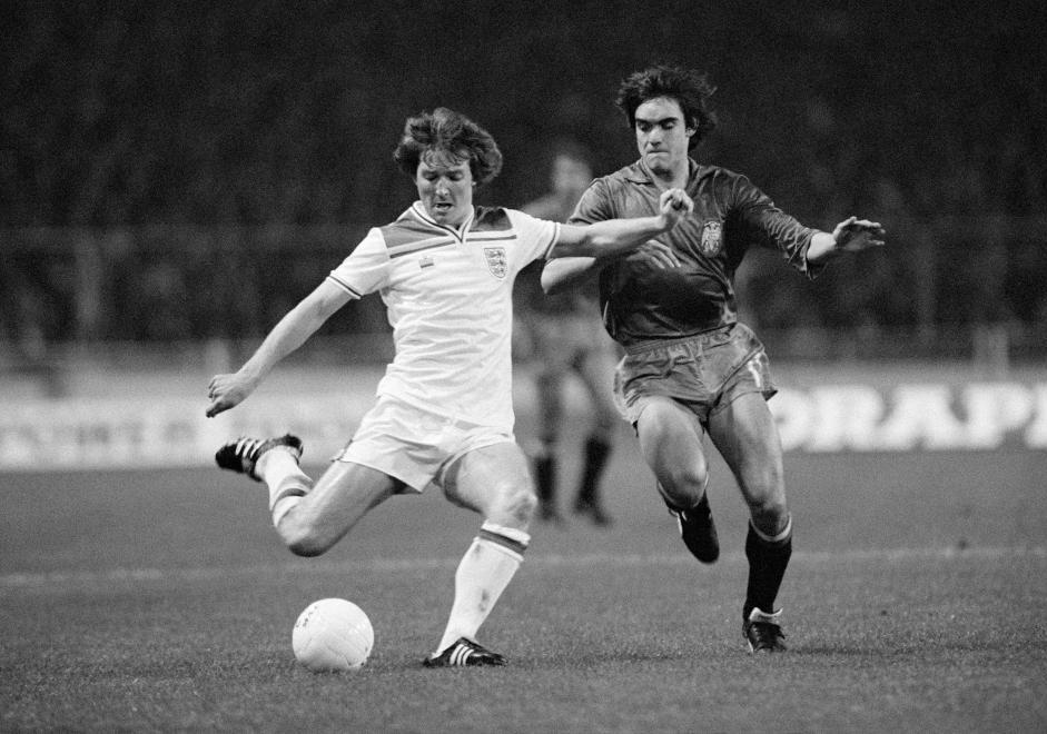 MARCOS ALONSO 22 kez de İspanya milli takımı forması giyen ve 1984 Avrupa Şampiyonası nda 2. olan kadroda yer alan Marcos Alonso futbol kariyerinin sonunda teknik direktörlüğe adım attı.