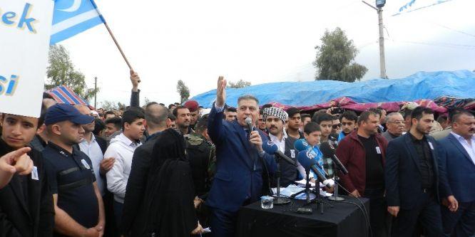 Derneğin Kerkük Kolu Başkan Yardımcılığı görevini de yürüten Kerkük Üniversitesi Eğitim Fakültesi ikinci sınıf öğrencisi Mubin Şahin (20), Üniversitemize bayrak asıldıktan sonra Türkmen öğrenciler
