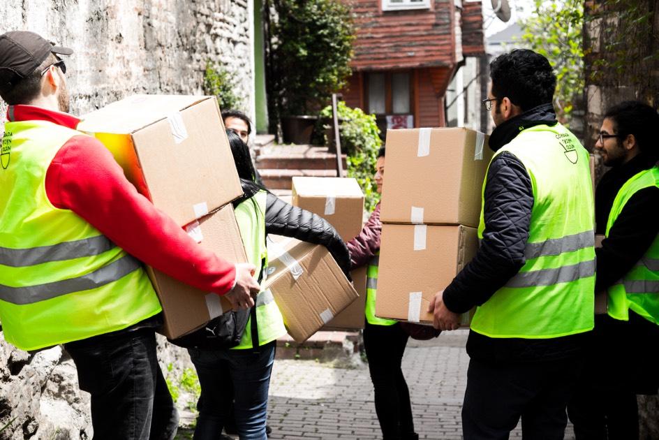 oluşum, Çorbada Tuzun Olsun dernekleşirken, +1 İnsani Yardım ı da dernek bünyesinde bir çalışma