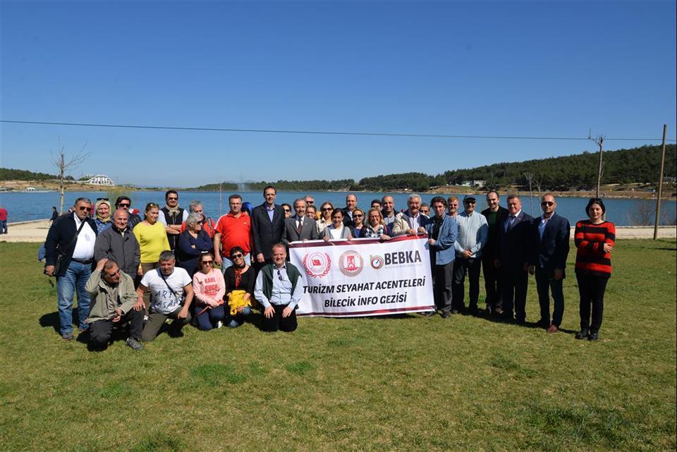 Programın son günü Pelitözü Göleti nde gerçekleşen kapanış toplantısında; Bilecik protokolü ile bir araya gelen rehberler Bilecik in bir turizm merkezi olması için çaba sarf edeceklerini