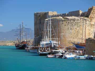 Rum ordusunun Türk ordusuna karşı kullanmış olduğu ağır silahların yer aldığı açık hava müzesini ve ardından da Yavuz Çıkartma Körfezi ni, Barış ve Özgürlük Anıtı nı panoramik olarak görüyor ve