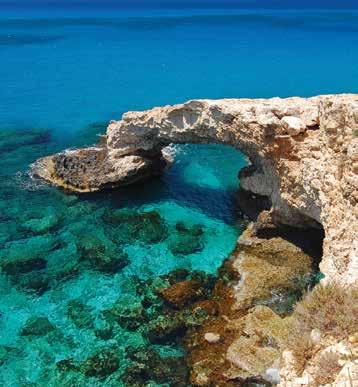 ediyoruz. Girne yat limanında bizleri bekleyen teknemize geçiyoruz.