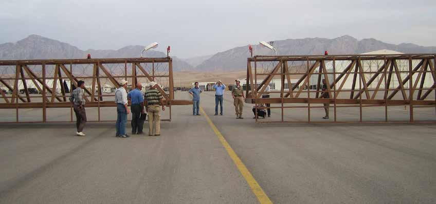 Taxiway Park Sahası - Kayar Kapı Yapımı NATO - ISAF Askeri kamp alanı içindeki uçak park sahalarına, pistten