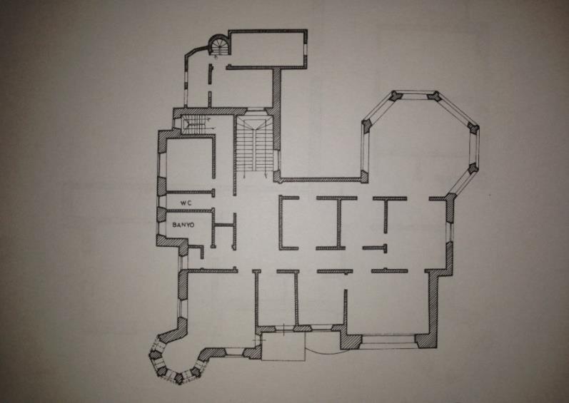 33 Birinci kat: Kostakilerin yatak odasıda söylenen sekizgen camekanlı oda bu kattadır.