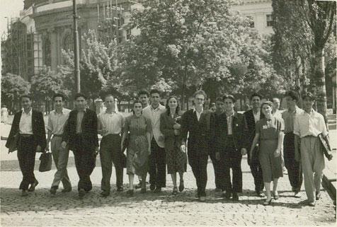 Sofya Üniversitesi Rektörü Akademi Üyesi Vladimir Georgiev ve Fakülte Dekanları tarafından kendilerine verilen şükran Belgelerinde de belirtilmiştir (Yenisoy, H. S., 1996).