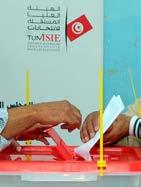 Tunus Siyasetinde Yeni Döneme Doğru: 2014 Parlamento Seçimleri 2 Tunus, 2011 den beri so kağın tetiklediği bir dönüşüm sürecinden geçmektedir.