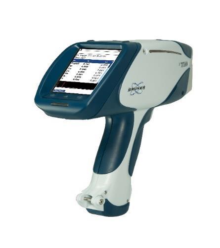 XRF İLE TAHRİBATSIZ ANALİZ BRUKER marka S1 TITAN 600 modeli Alman Amerikan ortak yapımı XRF cihazı Mg(12) U(92) arası