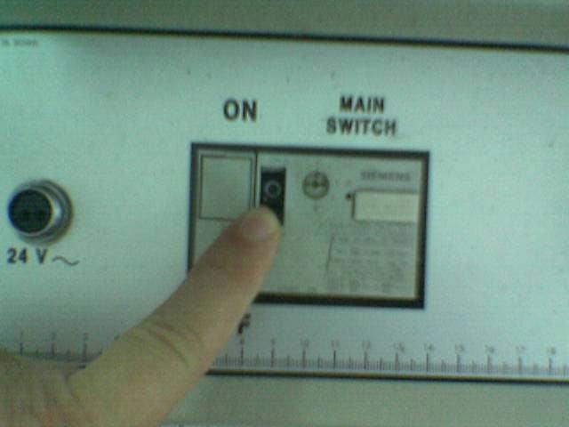 Resim 1.1: Makine açma kapama düğmesi 1.4.