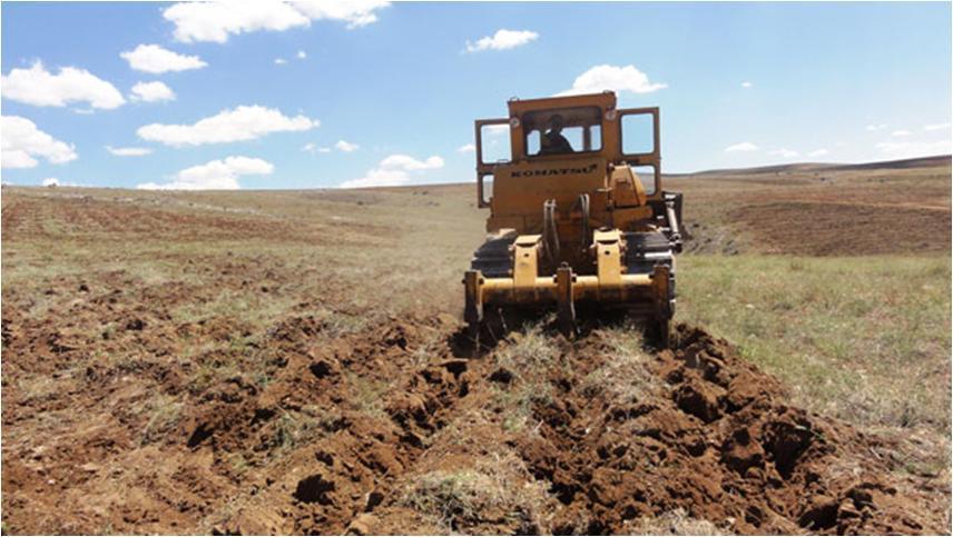 Makineli toprak işleme Kurak ve yarı kurak iklim koşullarına sahip topraklarda su depolanmasının artırılması ve dikilen