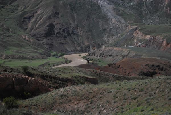 uzunluğunda bir tünelden oluşuyordu. Palmet, mühendislik partneri Manitoba Hydro ile beraber projenin genel yerleşimini değiştirmiştir.