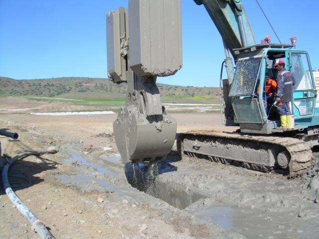 geçirimsizliği sağlamak amacıyla slurry trench yöntemi ile