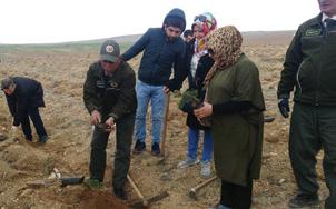 Naci Gündoğan ve Anadolu Üniversitesi Rektör Yardımcısı ve Açıköğretim Fakültesi Dekan Vekili Prof. Dr.