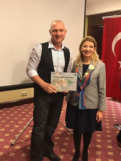 28 Şubat Salı: Konferans için sunumlarımızı hazırladığımız toplantı yaptık. Beyoğlu RK Meslekte Üstün Hizmet Ödülünü, TV Çevre programcısı Güven İslamoğlu na takdim ettik.