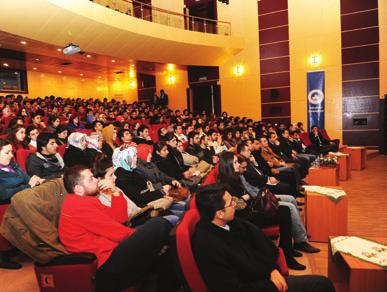 Belediyenin her hafta Salı günü gerçekleştirdiği Halk Günleri ile belediye binasında vatandaşla yüz yüze görüşerek onların dertlerini