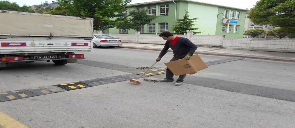 Dolmuş duraklarının güzergah denetimleri günü birlik yapılmaktadır. Ulaşımla ilgili sorunlar yerinde tespit edilerek çözüm getirilmektedir.