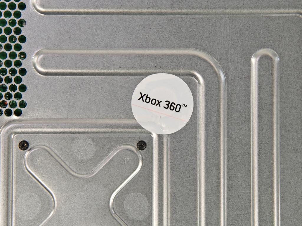 Xbox 360 S Sağ Vaka Değiştirme Adım 39 Sağ Kılıf Hiç onarım için Microsoft'a geri Xbox