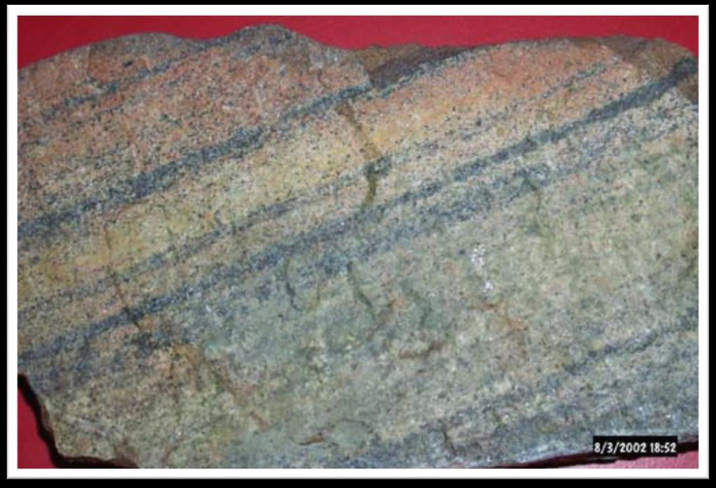 4) Bantlı / laminalı yapı Cevher minerallerinin yan kayaç
