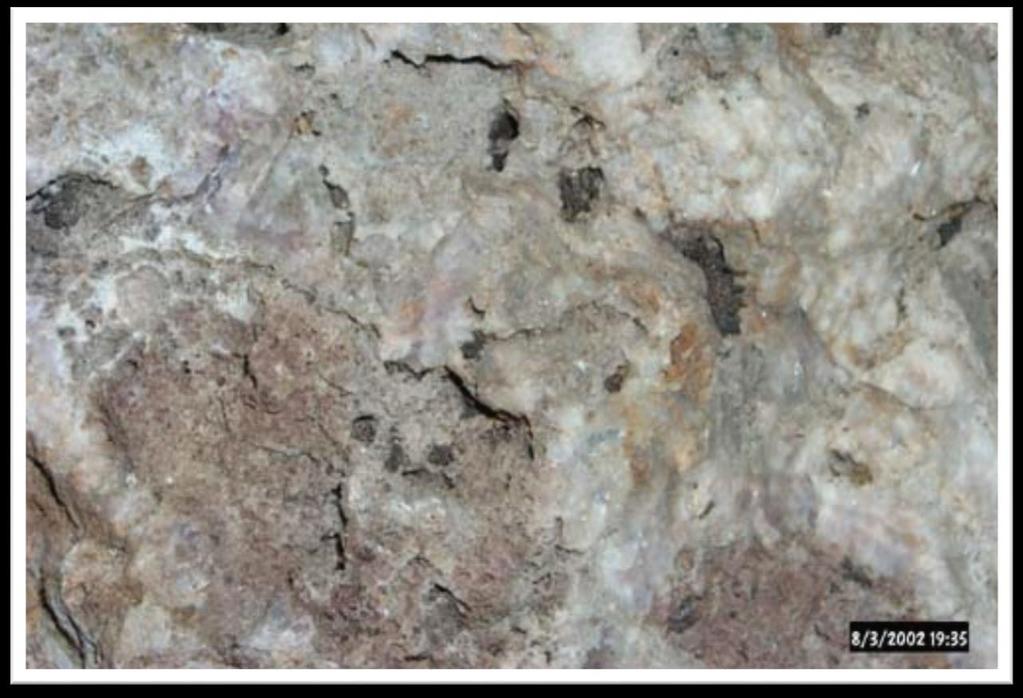 9) Boşluklu yapı Cevher minerallerinin aralarında boşluklar oluşturarak yerleştikleri bir yapı çeşitidir.
