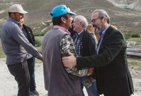 Korunması için acil önlem alınması gereken canlılar listesinde üst sıralarda yer alan küçük akbabaların dünyadaki sayıları hızla azalıyor.