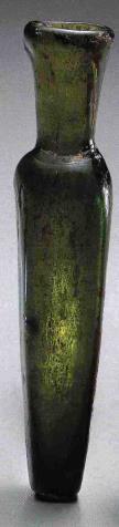 Açık grimsi yeşil rengindeki şişenin boynu iki boğumlu olup, gövdesi dibe doğru daralan ve köşeleri