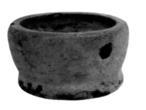 191 Kat.No. 48 Foto. 153. Minyatür Kase, IX.-X. yy (Kröger, 1995) Eserin tarihlendirilmesinde benzerleri esas alınarak, eserin IX.-X. yüzyıldan kaldığı düşünülmektedir.