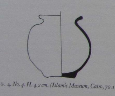192 Katalogdaki minyatür vazonun (Kat.No.49) benzerlerinin yükseklikleri 5 cm ile 9 cm arasında değişmektedir. Katalogda vazonun (Kat.No.49) yüksekliği 5 cm, ağız çapı 3,1 cm ve taban çapı 2,8 cm olup ölçüleri ile VIII.