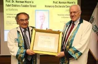SAYFA 5 Prof. Dr. Norman Moore'a Üsküdar Üniversitesinden Fahri Doktora Üsküdar Üniversitesi, Amerikalı ünlü Psikiyatri Uzmanı Prof. Dr. Norman Moore a Fahri Doktora ünvanı verdi.