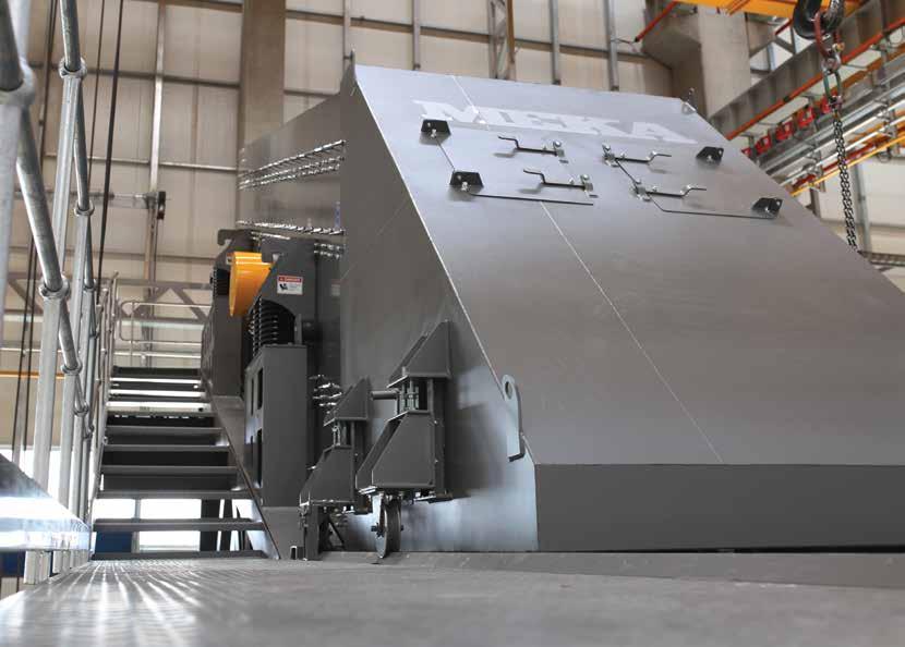 EASY MAINTENANCE WITH MOVABLE FRONT CHUTE WITH SLIDER Screen meshes are one of the most frequently replaced spare parts