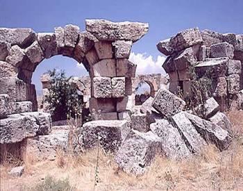 Pamukkale sayesinde turizm sektöründe de önemli bir merkez haline gelmiştir.