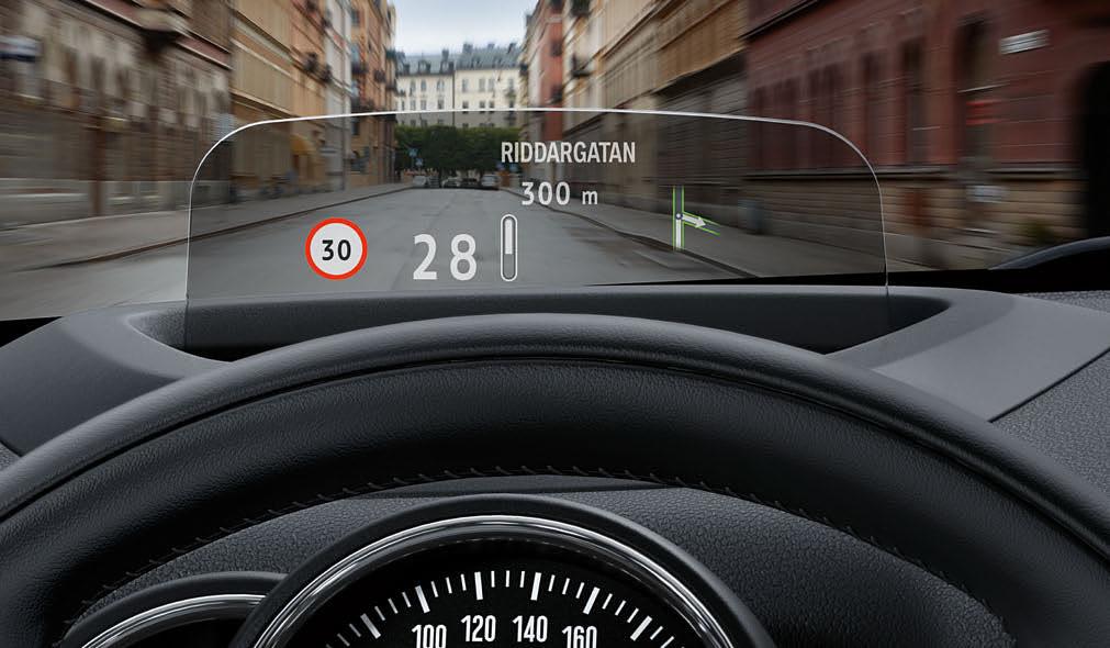 DESTEKLEYEN VE KORUYAN BİR TEKNOLOJİ. 1 İleri görüşlü bir sürüş için: MINI Head-Up Display, sürüş ile ilgili tüm bilgileri sizin bakış açınızın merkezinde görüntüler.