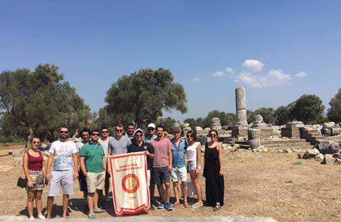 Dokuz Eylül Rotaract Kulübü 7 Ağustos pazar günü dönemimizin ilk kültürel gezisini "Teos Antik Kenti"ne düzenlemiştir.