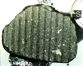 Taşsı meteoritler (Tüm meteoritlerin % 94 ü) Đki tipi vardır: Karbonatlı Kondrit (Karbon