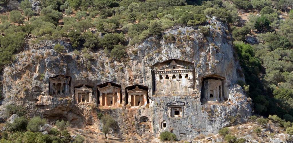 Coğrafi Konum Muğla, topraklarının büyük kısmı Ege Bölgesi nde, küçük bir kısmı Akdeniz Bölgesi nde olan, her iki denize de kıyısı olan bir Güney Ege ilimizdir.